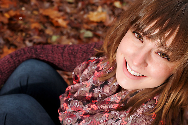 포토 JPG 해외이미지 백인 라이프스타일 계절 여자 행복 얼굴 단풍 자연 갈색머리 한명 사람 성인 야외 유행 보라색 추위 흰색 숲 11월 스웨터 10월 해외202004 해외포토 서양인 1 헤어스타일 감정 컬러 상의 잎 생활 신체부위 날짜 생태계 파일형식 이미지허브