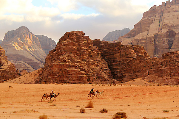 포토 JPG 해외이미지 구름 아시아 모래 여행 백그라운드 자연 하늘 산 건조 풍경 사람없음 야외 빨간색 파란색 환경 골짜기 계곡 트래킹 사막 바위 뜨거움 중앙 땅 언덕 부식 시력 오르기 사암 동쪽 내추럴 요르단 해외202004 해외포토 자연요소 나라 컬러 중동 모션 레저 돌_바위 방향 생태계 파일형식 이미지허브