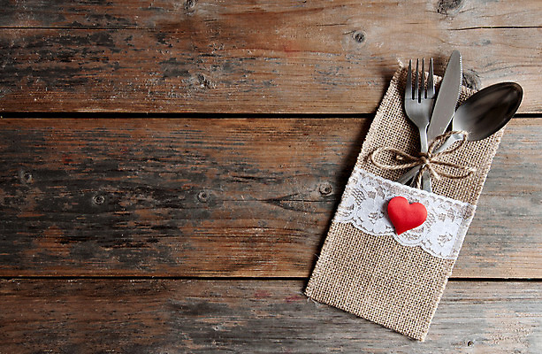 포토 JPG 해외이미지 식기 음식 백그라운드 포크 발렌타인데이 사람없음 목재 빨간색 우주 숟가락 식사 저녁식사 공백 하트 시골 칼 메뉴 점심식사 파우치 해외202004 해외포토 모양 나무 컬러 가방 재료 데이이벤트 수저 파일형식 이미지허브