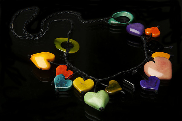 포토 JPG 해외이미지 크리스마스 채소 과일 팔찌 자연 선물 미술 사람없음 장식 컬러풀 검은색 흰색 시장 숲 보석 공예 생태계 광택 에콰도르 상아 목각 내추럴 핸드메이드 해외202004 해외포토 기념일 컬러 장신구 문화예술 취미 남아메리카 광석 파일형식 이미지허브