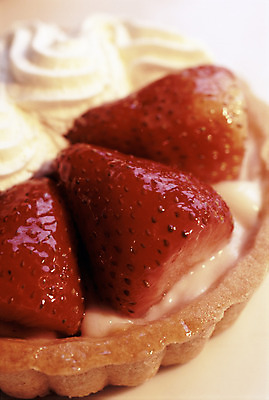 포토 JPG 해외이미지 음식 과일 딸기 디저트 씨앗 사람없음 빨간색 껍질 흰색 달콤 먹기 크림 푸딩 채찍 커스터드 페스츄리 해외202004 해외포토 식물 빵 컬러 모션 맛 파일형식 이미지허브