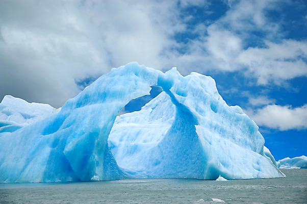 포토 JPG 해외이미지 바다 겨울 풍경 사람없음 가로 물 파란색 반사 얼음 구멍 남극 북극 아치 빙하 빙산 아르헨티나 원정 해외202004 해외포토 자연요소 계절 컬러 남아메리카 극지방 파일형식 이미지허브