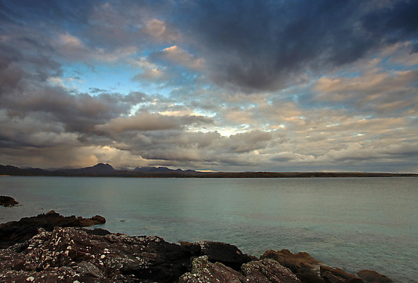 포토 JPG 해외이미지 구름 유럽 모래 바다 여행 자연 하늘 휴가 영국 산 파노라마 풍경 사람없음 야외 물 여름 파란색 햇빛 태양 평화 맑음 시골 질감 내추럴 산악지대 절정 스코틀랜드 해외202004 해외포토 자연요소 계절 나라 컬러 컨셉 날씨 촬영기법 생태계 파일형식 이미지허브