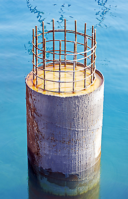 포토 JPG 해외이미지 바다 사람없음 물 쌓기 항구 기둥 철 방파제 철탑 해외202004 해외포토 자연요소 공공시설 건축 교통시설 모션 탑 파일형식 이미지허브