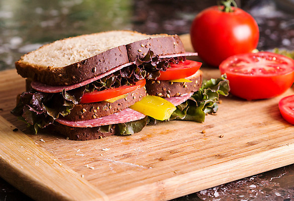 포토 JPG 해외이미지 빵 토마토 치즈 샌드위치 육류 사람없음 자르기 먹기 점심식사 해외202004 해외포토 음식 채소 식재료 모션 유제품 식사 파일형식 이미지허브