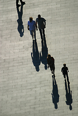 포토 JPG 해외이미지 종류 그림자 사람 사람없음 여름 반사 도시 쌍 5 재촉 모스크바 해외202004 해외포토 계절 컨셉 숫자 러시아 파일형식 이미지허브