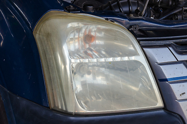 포토 JPG 해외이미지 디자인 산업 백그라운드 부분 교통시설 자동차 유리 표면 사람없음 빛 반사 금속 어둠 손상 운전 흰색 램프 수리 플라스틱 묘사 오브젝트 복고 문제 범퍼 옛날 자동 중고 철강 노화 해외202004 해외포토 육상교통 컬러 교통 컨셉 모션 재질 조명 시설 파일형식 이미지허브