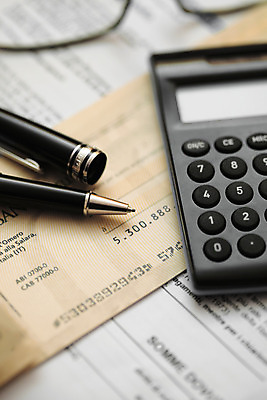 포토 JPG 해외이미지 돈 전구 자물쇠 안전 사람없음 초록색 금융 빛 펜 쌓기 환경 동전 저축 계산기 유로 성장 오픈 절약 계산 잠금 꿀 보물 고립 수표 카운트 해외202004 해외포토 컬러 컨셉 모션 문구용품 경제 필기구 장비 재산 보안 파일형식 이미지허브