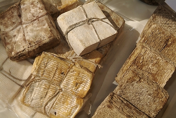 포토 JPG 해외이미지 직업 전통 산업 음식 백그라운드 농업 비즈니스 공장 탁자 치즈 선반 요리 사람없음 농장 이탈리아 우유 신선 맛 제조 상품 크림 오브젝트 준비 시골집 서식 레시피 수납 무침 바이오 핸드메이드 해외202004 해외포토 유럽 가구 컨셉 공업 유제품 주택 파일형식 이미지허브