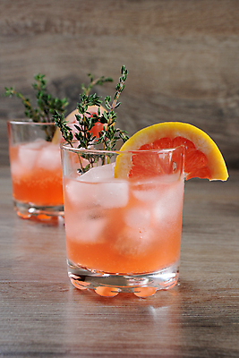 포토 JPG 해외이미지 잔 사람없음 칵테일 과실주 허브 자몽 백리향 브랜디 해외202004 해외포토 식물 식기 과일 주류 파일형식 이미지허브