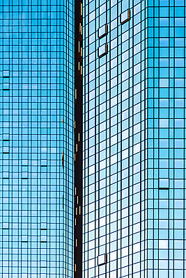 포토 JPG 해외이미지 디자인 외관 유럽 백그라운드 패턴 회사 비즈니스 건축양식 창문 유리 하늘 성공 미래 독일 사람없음 건물 금융 경제 파란색 도시풍경 사무실 탑 고층빌딩 도시 도심 큼 쌍둥이 묘사 스카이라인 7월 프랑크푸르트 해외202004 해외포토 건축물 건축 나라 컬러 컨셉 무늬 가족 재질 풍경 빌딩 날짜 크기 파일형식 이미지허브