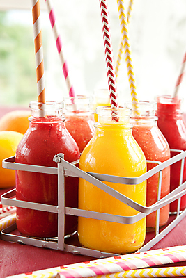 포토 JPG 해외이미지 음료 분홍색 오렌지 과일 수박 쟁반 건강 빨대 사람없음 빨간색 컬러풀 노란색 주스 줄무늬 추위 수확 신선 아침식사 자주색 레몬 묘사 상쾌 유기농 산딸기 망고 스무디 해외202004 해외포토 웰빙 감정 컬러 무늬 농업 식사 열대과일 파일형식 이미지허브