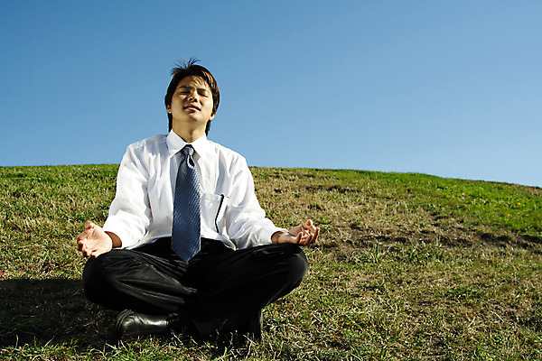 포토 JPG 해외이미지 공원 남자 여유 선 생각 불교 비즈니스 사업가 요가 휴식 한명 사람 앉기 성인 야외 운동 자유 시골 업무 비즈니스맨 계획 명상 해외202004 해외포토 직업 1 웰빙 공공시설 감정 종교 컨셉 모션 건강 작업 직장인 파일형식 이미지허브