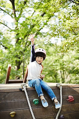 포토 JPG 주간 전신 공원 남자 어린이라이프 어린이 밧줄 한명 앉기 야외 앞모습 한국인 정상 놀이터 헬멧 즐거움 암벽등반 소년한명만 국내포토 자연요소 1 라이프스타일 공공시설 감정 줄 뷰포인트 모션 놀이 사람 동양인 등산 보호장비 남자한명만 소년만 파일형식