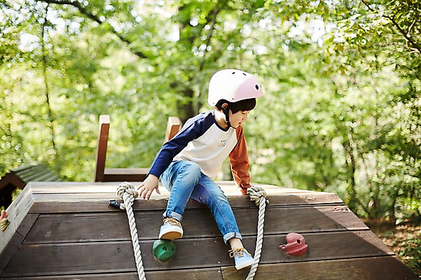 포토 JPG 주간 전신 공원 남자 어린이라이프 어린이 밧줄 한명 앉기 야외 앞모습 한국인 정상 놀이터 헬멧 즐거움 암벽등반 소년한명만 국내포토 자연요소 1 라이프스타일 공공시설 감정 줄 뷰포인트 모션 놀이 사람 동양인 등산 보호장비 남자한명만 소년만 파일형식