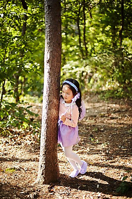 포토 JPG 주간 전신 나무 응시 여자 어린이라이프 어린이 요정 한명 서기 야외 옆모습 분장 귀여움 기댐 한국인 숲속 역할놀이 코스프레 소녀한명만 국내포토 자연요소 식물 1 라이프스타일 시선 뷰포인트 컨셉 모션 놀이 사람 동양인 숲 여자한명만 소녀만 파일형식