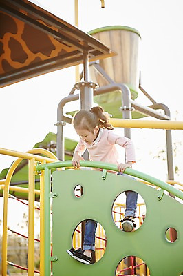 포토 JPG 주간 전신 공원 여자 어린이라이프 어린이 한명 야외 앞모습 한국인 놀이터 즐거움 오르기 놀기 소녀한명만 국내포토 자연요소 1 라이프스타일 공공시설 감정 뷰포인트 모션 놀이 사람 동양인 여자한명만 소녀만 파일형식