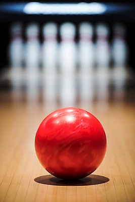 포토 JPG 스포츠 실내 취미 사람없음 아웃포커스 볼링핀 볼링 볼링공 볼링장 국내포토 공 촬영기법 내부 구기 볼링용품 파일형식
