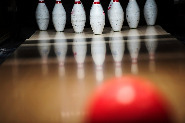 포토 JPG 스포츠 실내 취미 사람없음 아웃포커스 볼링핀 볼링 볼링공 볼링장 국내포토 공 촬영기법 내부 구기 볼링용품 파일형식