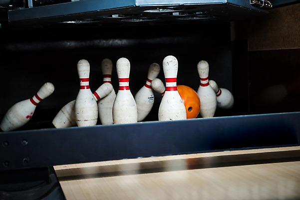 포토 JPG 스포츠 실내 취미 사람없음 볼링핀 볼링 볼링공 볼링장 스트라이크 국내포토 공 내부 구기 볼링용품 파일형식