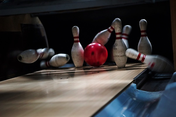 포토 JPG 스포츠 실내 취미 사람없음 볼링핀 볼링 볼링공 볼링장 스트라이크 국내포토 공 내부 구기 볼링용품 파일형식