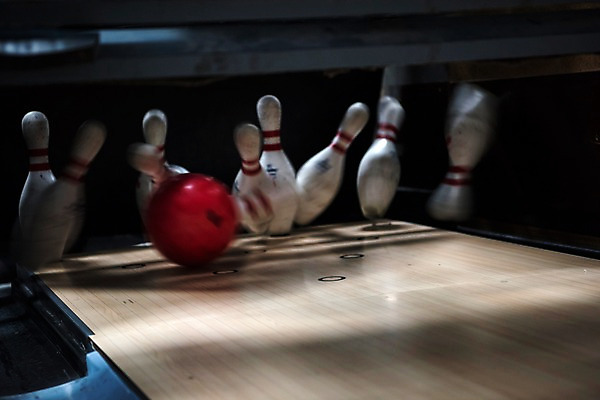 포토 JPG 스포츠 실내 취미 사람없음 볼링핀 볼링 볼링공 볼링장 스트라이크 국내포토 공 내부 구기 볼링용품 파일형식