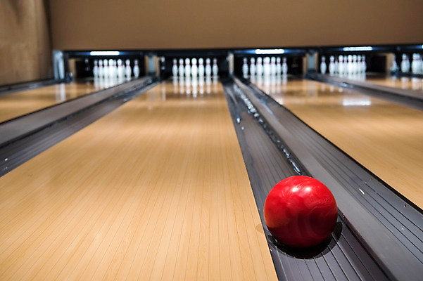 포토 JPG 스포츠 실내 취미 사람없음 아웃포커스 볼링핀 볼링 볼링공 홈 볼링장 국내포토 공 촬영기법 내부 구기 볼링용품 파일형식