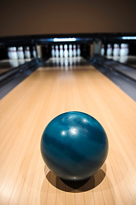 포토 JPG 스포츠 실내 취미 사람없음 아웃포커스 볼링핀 볼링 볼링공 볼링장 국내포토 공 촬영기법 내부 구기 볼링용품 파일형식