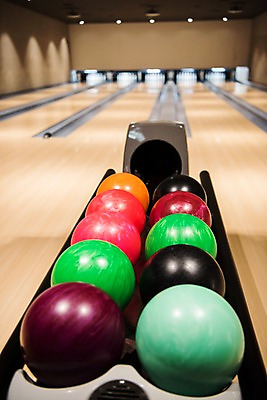 포토 JPG 스포츠 실내 취미 사람없음 아웃포커스 볼링 볼링공 볼링장 국내포토 공 촬영기법 내부 구기 볼링용품 파일형식