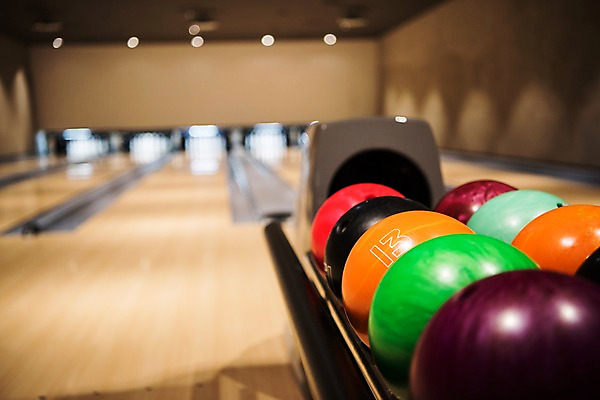 포토 JPG 스포츠 실내 취미 사람없음 아웃포커스 볼링 볼링공 볼링장 국내포토 공 촬영기법 내부 구기 볼링용품 파일형식