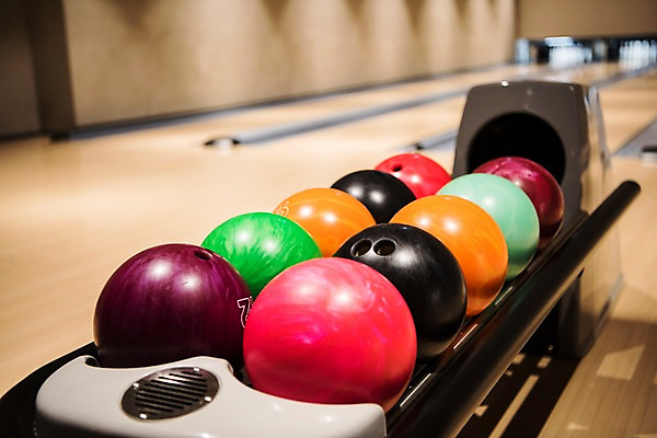 포토 JPG 스포츠 실내 취미 사람없음 아웃포커스 볼링 볼링공 볼링장 국내포토 공 촬영기법 내부 구기 볼링용품 파일형식