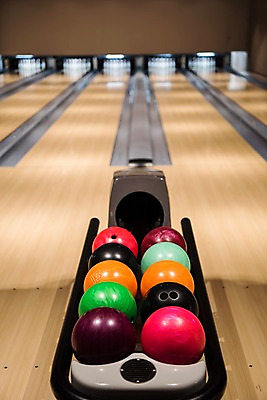 포토 JPG 스포츠 실내 취미 사람없음 아웃포커스 볼링 볼링공 볼링장 국내포토 공 촬영기법 내부 구기 볼링용품 파일형식