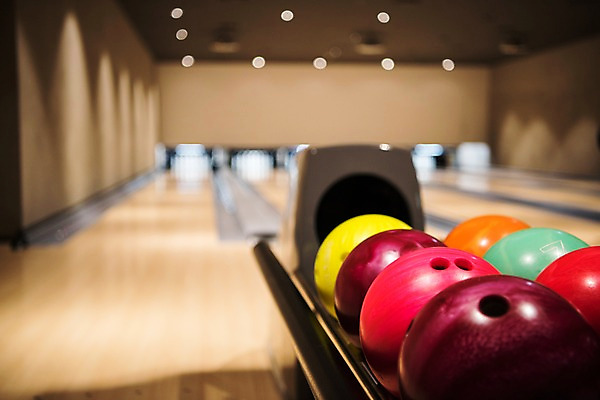 포토 JPG 스포츠 실내 취미 사람없음 아웃포커스 볼링 볼링공 볼링장 국내포토 공 촬영기법 내부 구기 볼링용품 파일형식