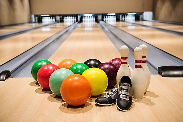 포토 JPG 스포츠 실내 취미 사람없음 아웃포커스 볼링핀 볼링 볼링공 볼링장 볼링화 국내포토 신발 공 촬영기법 내부 구기 볼링용품 파일형식