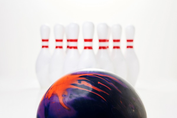 포토 JPG 스튜디오촬영 스포츠 실내 취미 사람없음 아웃포커스 볼링핀 볼링 볼링공 국내포토 공 촬영기법 내부 구기 볼링용품 파일형식