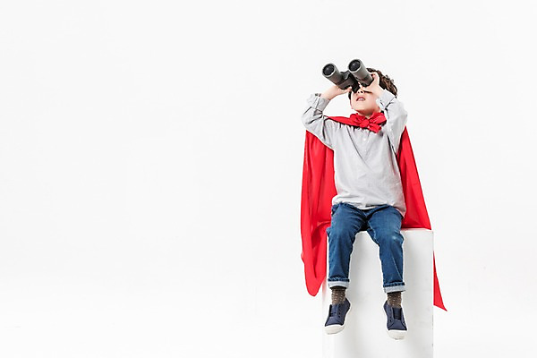 포토 JPG 스튜디오촬영 전신 응시 남자 어린이라이프 초등학생 어린이 남학생 실내 한명 들기 앉기 소년 앞모습 망원경 한국인 망토 빨간망토 소년한명만 국내포토 1 학생 라이프스타일 시선 뷰포인트 모션 사람 동양인 내부 남자한명만 소년만 파일형식