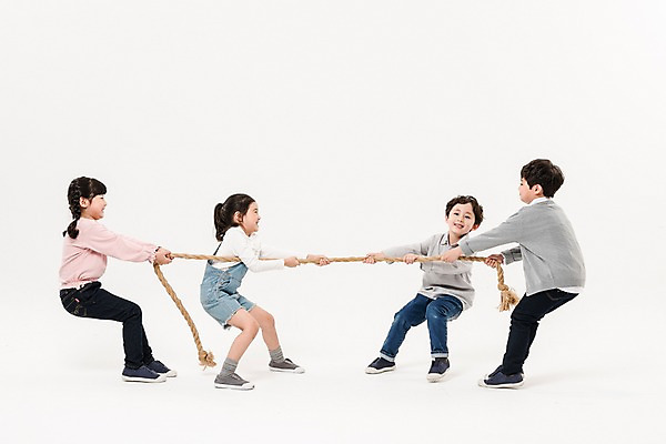 포토 JPG 스튜디오촬영 전신 여학생 여자 남자 어린이라이프 초등학생 어린이 밧줄 남학생 실내 서기 소녀 소년 여러명 옆모습 친구 한국인 당기기 즐거움 줄다리기 어린이만 국내포토 학생 라이프스타일 감정 줄 뷰포인트 다수 관계 모션 놀이 사람 동양인 내부 파일형식 인종 생활