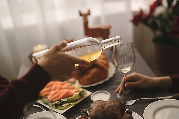 포토 JPG 손 커플 여자 남자 음식 크리스마스 와인잔 식탁 실내 앉기 상반신 20대 성인 두명 옆모습 아웃포커스 신체부위 30대 와인 다정 한국인 성인만 국내포토 기념일 뷰포인트 컨셉 술잔 관계 모션 탁자 주류 촬영기법 사람 동양인 청년 내부 장년 파일형식