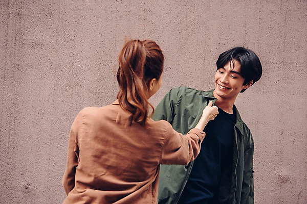 포토 JPG 주간 커플 여자 남자 커플라이프 데이트 장난 서기 웃음 상반신 20대 성인 야외 두명 앞모습 마주보기 한국인 성인만 국내포토 자연요소 라이프스타일 뷰포인트 관계 모션 표정 사람 동양인 청년 파일형식