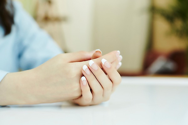 포토 JPG 손 실내 20대 신체부위 뷰티 한국인 손톱관리 네일아트 손모으기 젤네일 국내포토 사람 동양인 손짓 청년 내부 파일형식