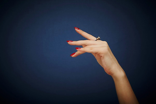 포토 JPG 스튜디오촬영 손 실내 들기 20대 신체부위 뷰티 한국인 반지 손톱관리 네일아트 보석 젤네일 국내포토 장신구 모션 사람 동양인 청년 내부 광석 파일형식