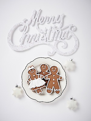 포토 JPG 스튜디오촬영 접시 크리스마스장식 크리스마스 크리스마스용품 실내 사람없음 오브젝트 진저쿠키 국내포토 식기 기념일 내부 쿠키 용품 파일형식