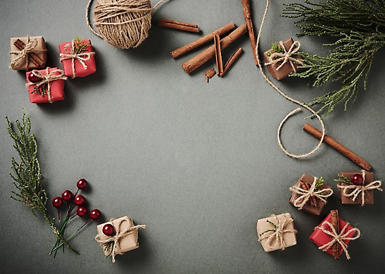 포토 JPG 스튜디오촬영 열매 크리스마스 크리스마스용품 프레임 실내 사람없음 선물상자 나뭇가지 털실 오브젝트 시나몬 국내포토 나무 식물 기념일 선물 내부 상자 실 용품 파일형식