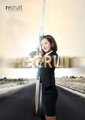 PSD 편집 편집이미지 여자 도로 한명 20대 한국인 구직 비즈니스우먼 활 양궁 조준 이미지편집 1 길 스포츠 컨셉 비즈니스 교통시설 사람 동양인 청년 직장인 파일형식