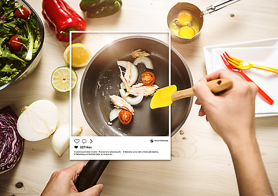 PSD 편집 편집이미지 접시 손 포크 방울토마토 양파 피망 요리 한명 신체부위 계란 샐러드 양손 프라이팬 레몬 양배추 요리중 이미지편집 1 식기 음식 토마토 채소 과일 모션 주방용품 사람 알 파일형식