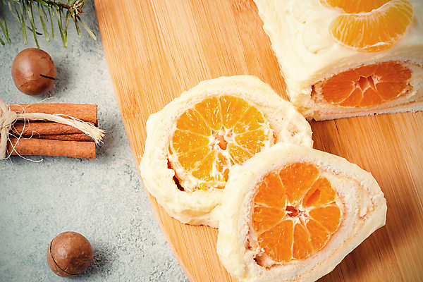 포토 JPG 해외이미지 단면 디저트 귤 실내 사람없음 롤케이크 해외202004 해외포토 음식 과일 내부 케이크 파일형식 이미지허브