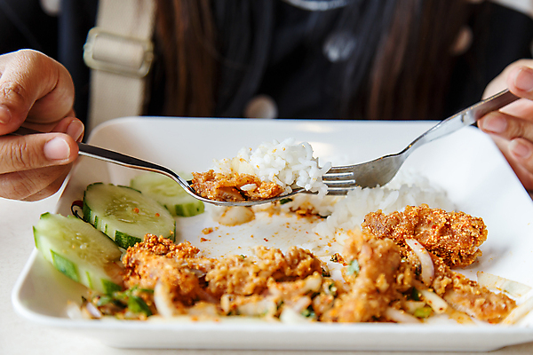 포토 JPG 해외이미지 음식 조각 백그라운드 포크 날개 토마토 고추 밥 육류 사람없음 갈색 식당 숟가락 식사 저녁식사 치킨 거품 샐러드 튀김 흰색 신선 황금 맛 남쪽 내추럴 프랑스어 드럼스틱 해외202004 해외포토 문자 식기 컬러 컨셉 채소 식재료 수저 상점 방향 닭고기요리 파일형식 이미지허브