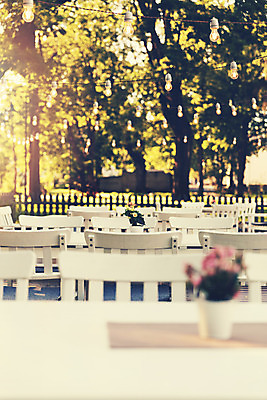 포토 JPG 해외이미지 나무 공원 꽃 줄 결혼 백그라운드 탁자 휴식 전등 이벤트 사람없음 야외 목재 장식 세로 초록색 여름 파티 식당 정원 일몰 카페 수확 흰색 냄비 저녁 소프트포커스 보케 블러 해외202004 해외포토 식물 계절 공공시설 컬러 가구 컨셉 농업 재료 조명 촬영기법 노을 상점 솥 야간 파일형식 이미지허브