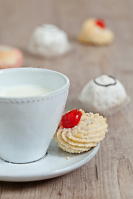 포토 JPG 해외이미지 음식 분홍색 백그라운드 다이어트 디저트 요리 사람없음 쿠키 케이크 달콤 아침식사 컵케이크 크림 페스츄리 해외202004 해외포토 빵 컬러 건강 식사 맛 파일형식 이미지허브