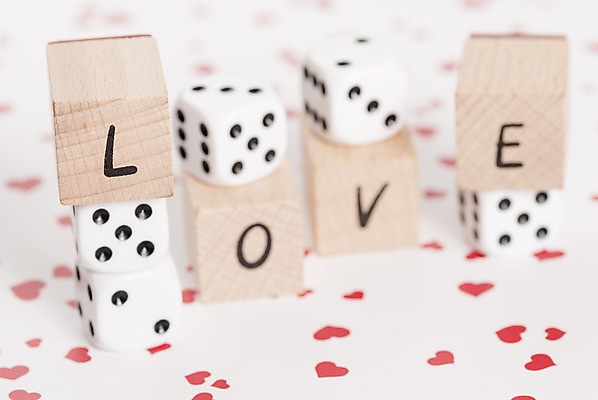 포토 JPG 해외이미지 계절 감정 종이 컨셉 텍스트 관계 발렌타인데이 사랑 사람없음 목재 단어 경쟁 블록 게임 흰색 하트 운명 죽음 점 신용카드 행운 도박 계획 위험 편지 사인 주사위 기회 테마 해외202004 해외포토 모양 나무 문자 컬러 재료 데이이벤트 놀이 금융 파일형식 이미지허브